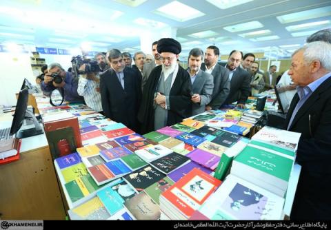بازدید رهبر معظم انقلاب از نمایشگاه کتاب