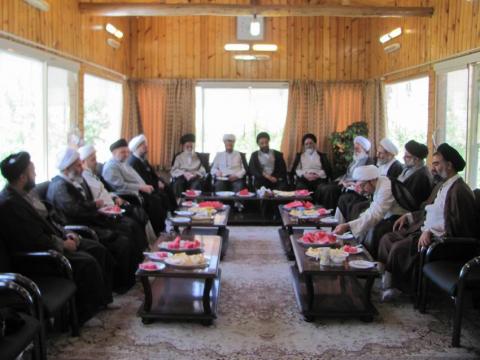 دیدار اعضای اتاق فکر و دبیرخانه نشست دوره ای اساتید با نماینده آیت الله العظمی سیستانی