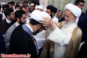 مراسم عمامه گذاری طلاب با حضور آیت الله العظمی مکارم  